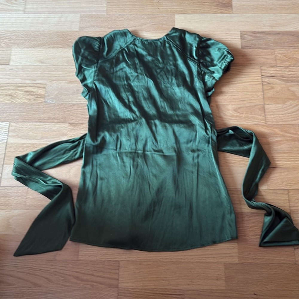 BCBGMaxAzria Forest Green Silk Blouse📍FIRM📍 - Picture 13 of 16